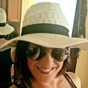 Meet your Posher, Pilar